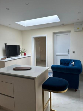 CozyCorner - 2 Bed in Egham Heathrow Windsor